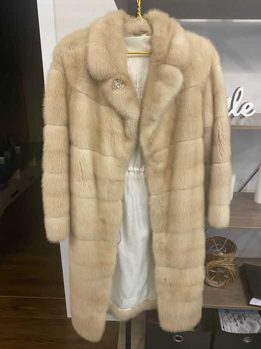 Продам норкову шубу