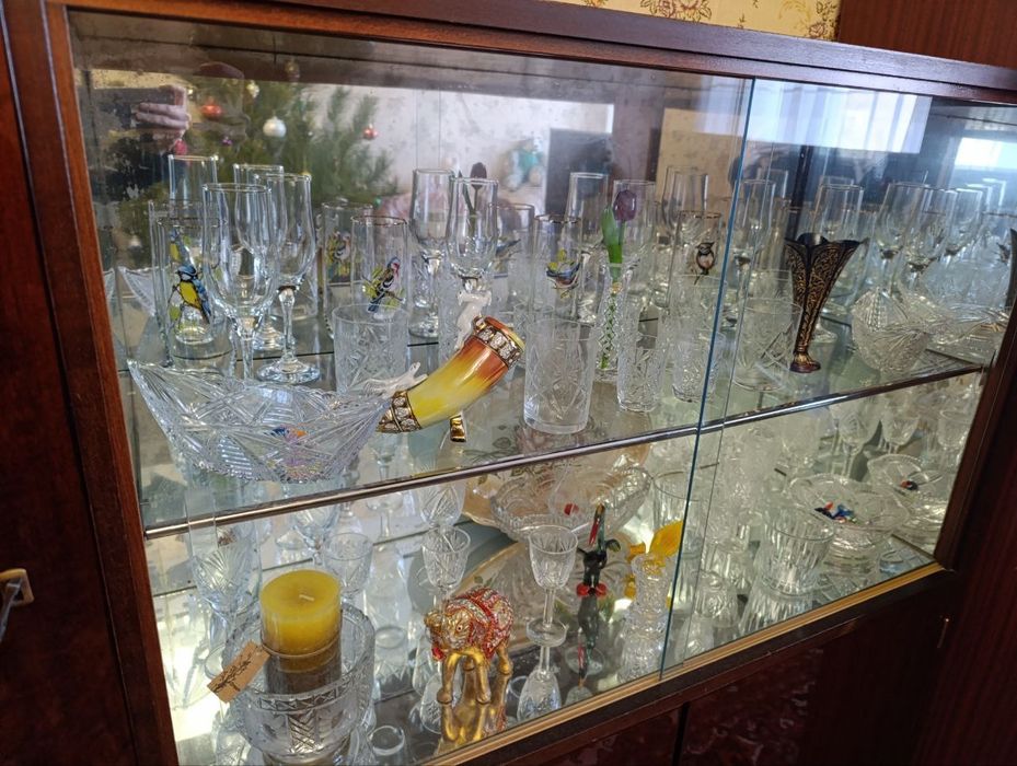 Отдам буфет, сервант