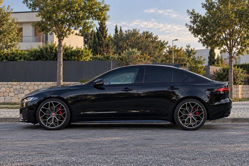 Jaguar XE R-Dynamic SE AWD Black Edition — photo 5