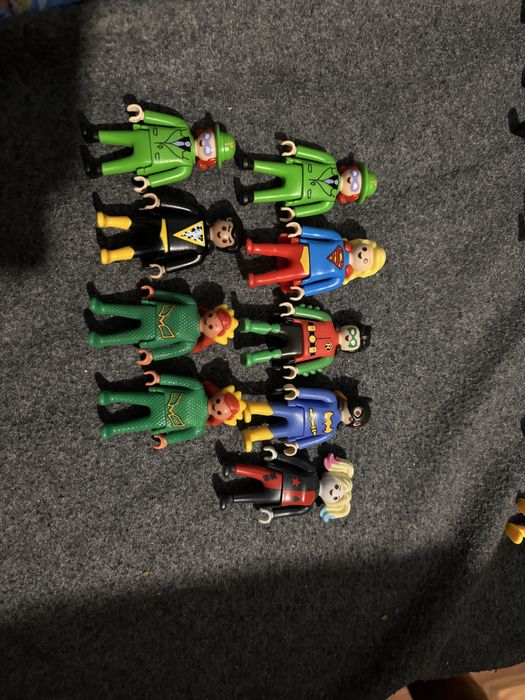 Фігурки кіндер супергерої playmobil