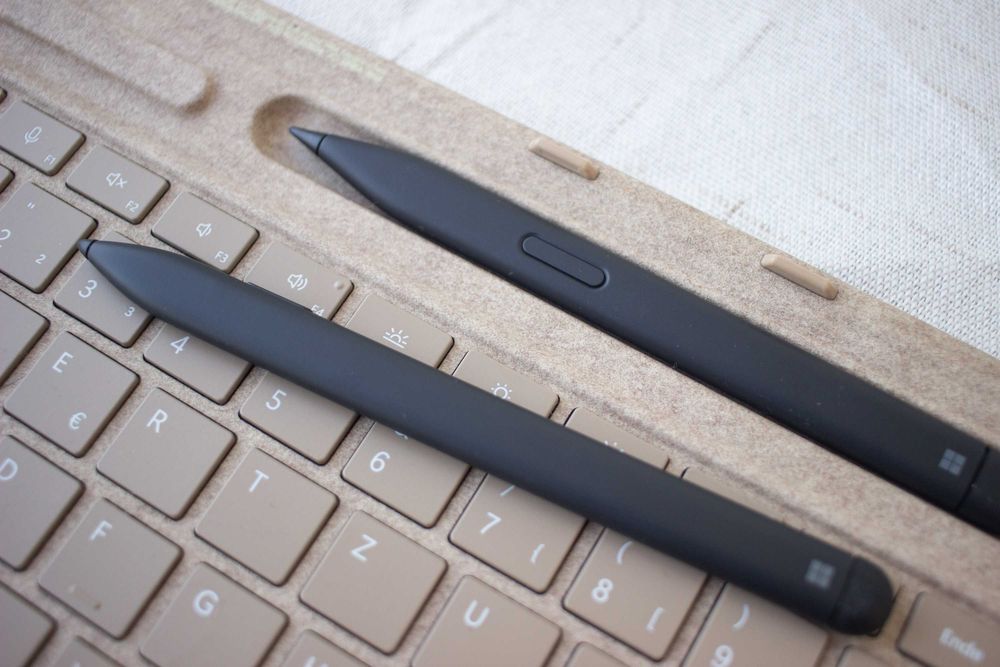 Стилуси Microsoft Surface Slim Pen та Slim Pen 2 (ціна вказана за Slim Pen)