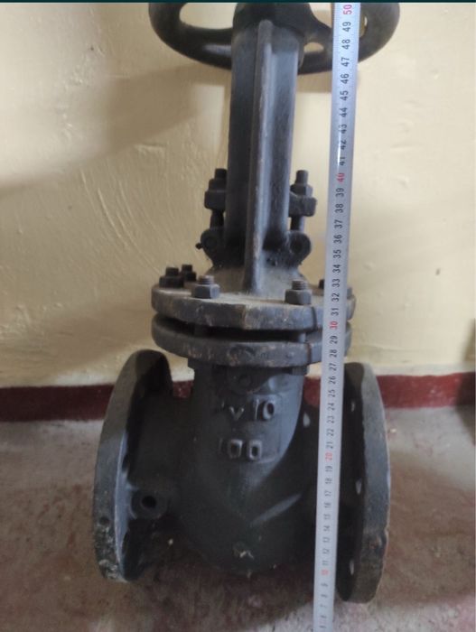 Задвижки ДУ100 РУ10, РУ16