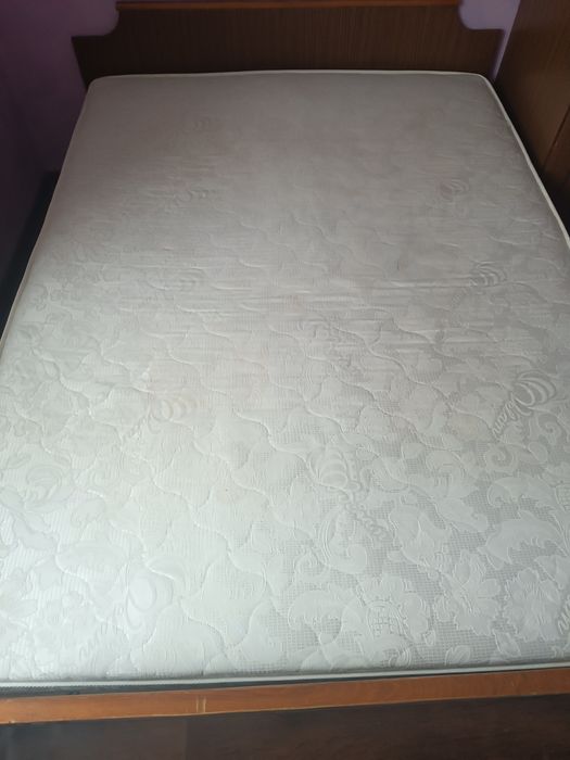 Ліжко 1.45*1.95 з матрацом та наматрацником