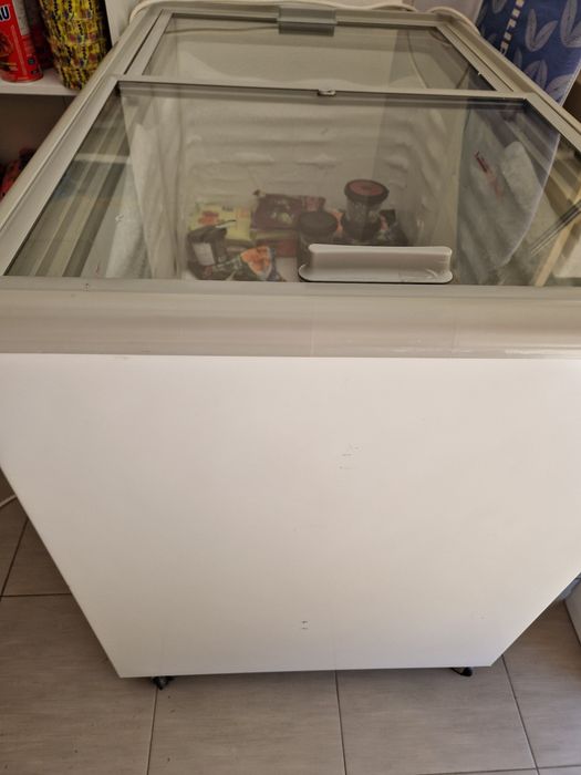 Starlux Arca de Gelados STCTV300L