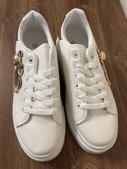 Buty białe nowe 39