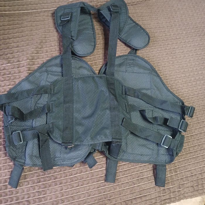 Розвантажувальний жилет