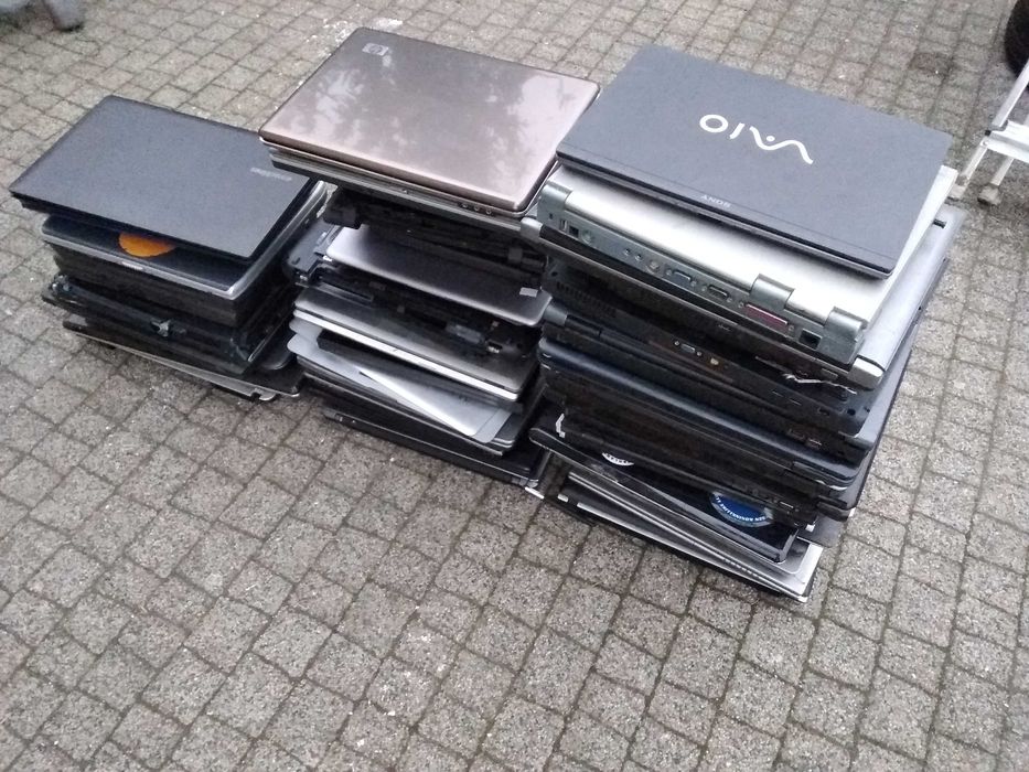 Laptop uszkodzony na czesci pamięć RAM karta grafiki procesory 2GB 8GB