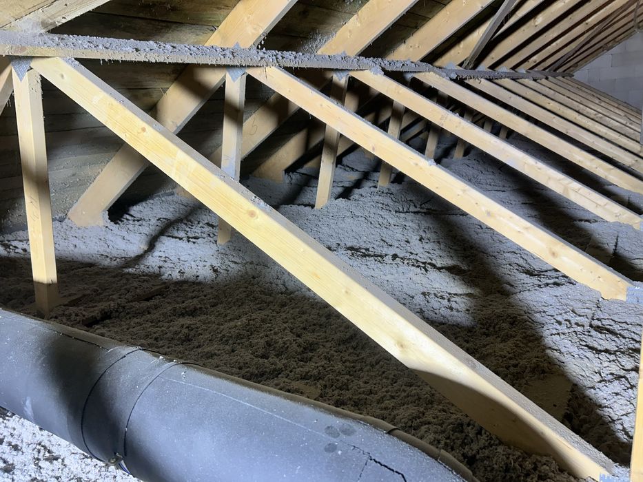 Ocieplanie dachów celulozą,granulatem wełny skalnej/mineralnej  Nadmuch