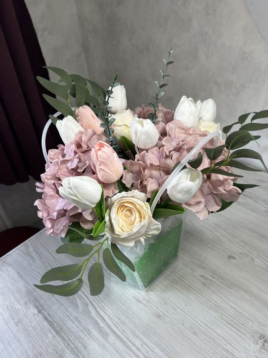 Квіткова композиція зі штучних квітів