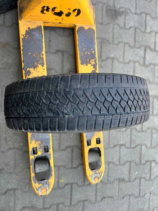 Opona zimowa Bridgestone Blizzak W810 205/65 R16C 107/105T DOT17 #3850
