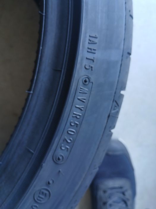 2 pneus 255 35 r18 Falken Novos