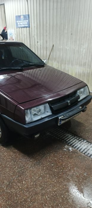 Машинка на повному ходу , хороша зимня ризина