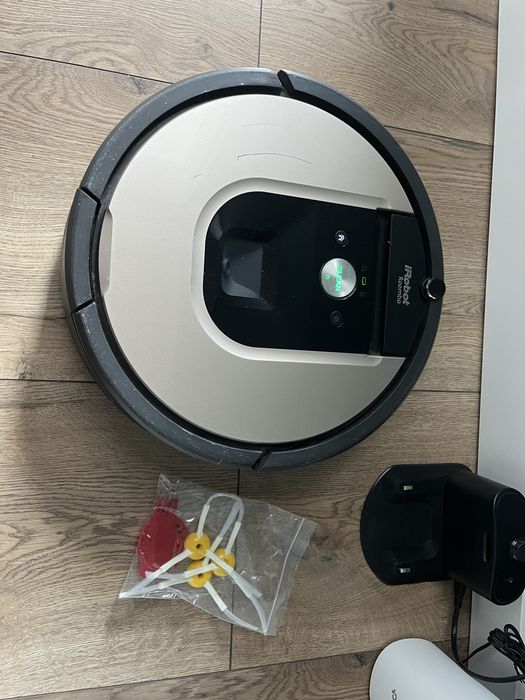 Robot sprzatajacy, odkurzacz Roomba 966