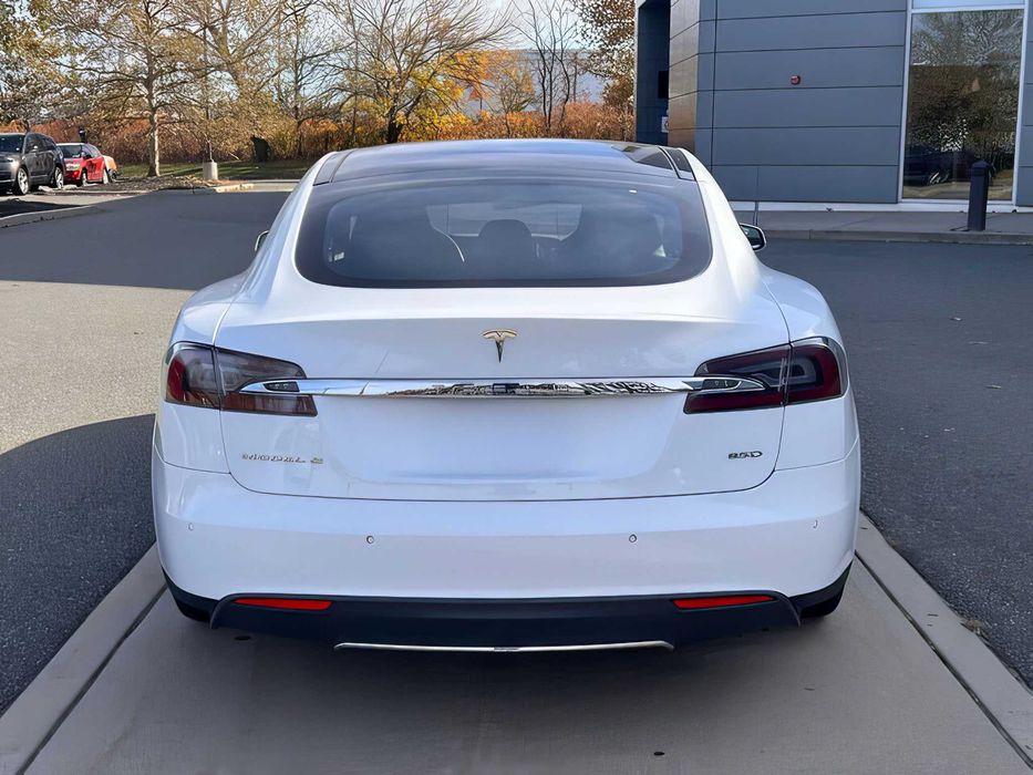 Tesla Model S      2016