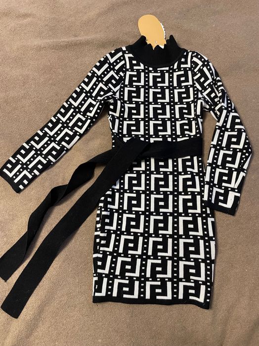 Сукня на дівчинку трикотажна