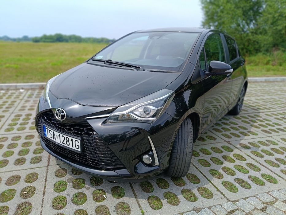 Toyota Yaris 1.5 benzyna 76 tyś/km - czarna
