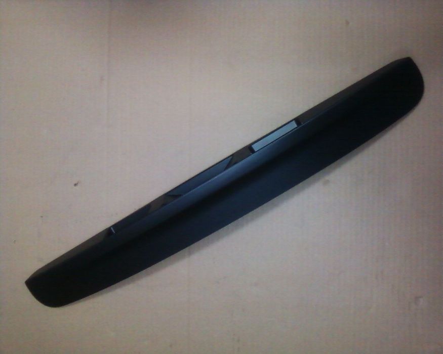 Puxador/Friso da tampa da mala Nissan Qashqai J10  NOVO