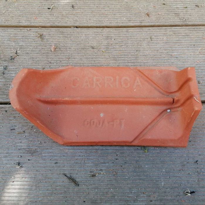 Tamancos / remates em cerâmica para telhado - marca Carriça, Coja