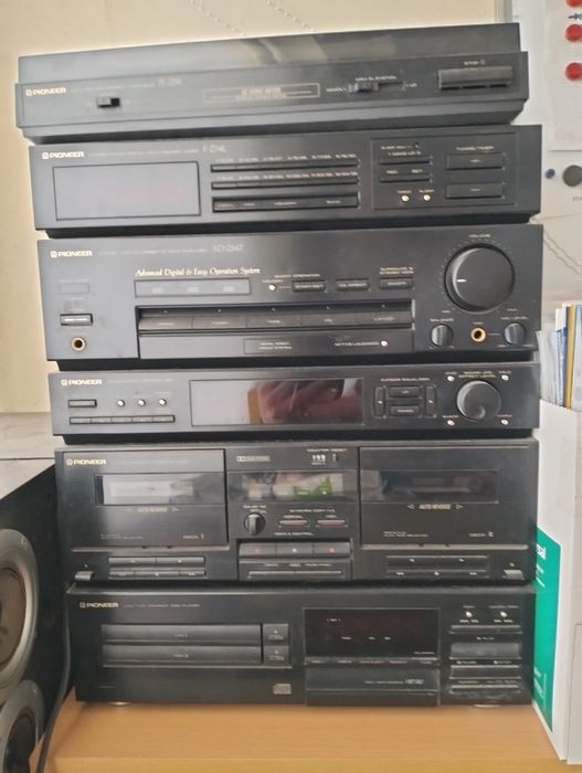 Aparelhagem Pioneer com amplificador, gira discos e colunas