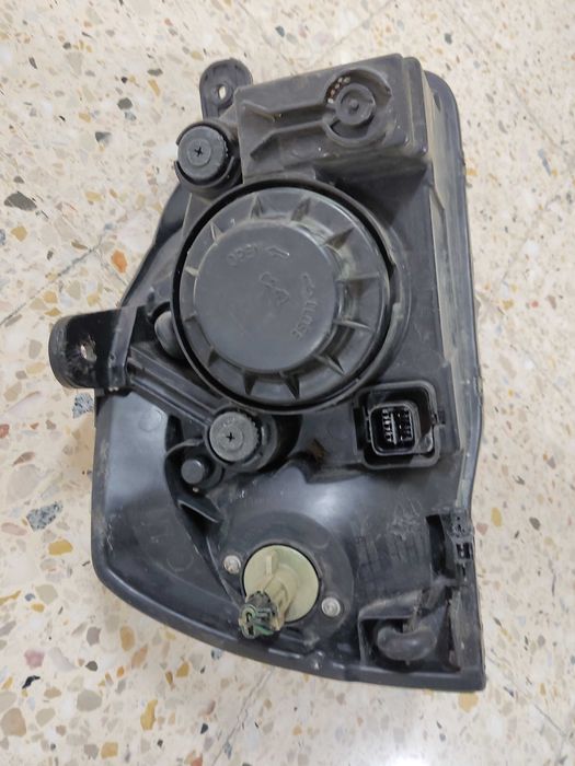 Farol Esquerdo Kia Rio 2006