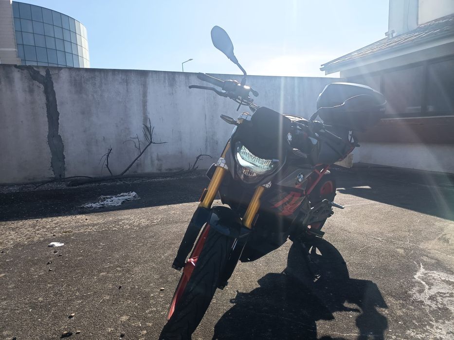 Mota BMW G310R em bom estado