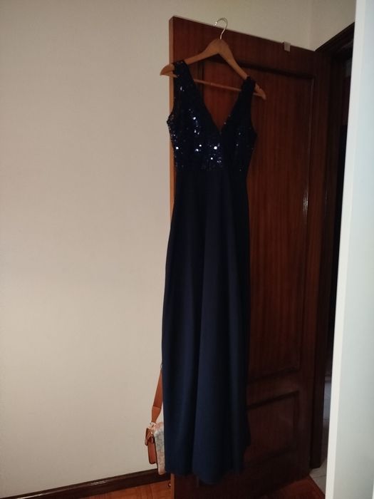 Vestido longo com racha lado esquerdo