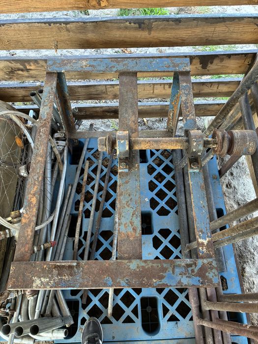 Krajzega do drzewa ,stołem i piła