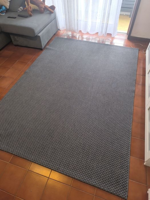 Vendo tapete  cinzento, comprado no IKEA.