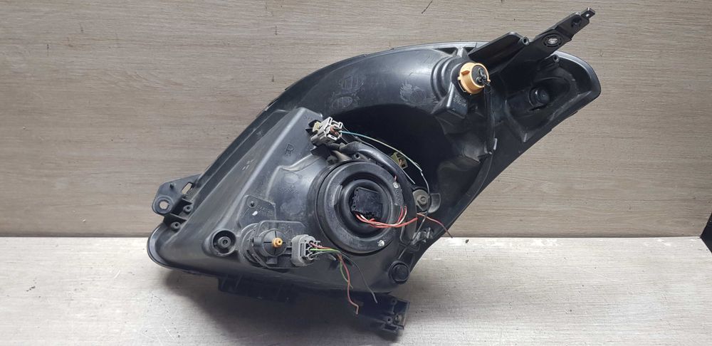 Фара Suzuki Swift 4 2005-2010p. Європа