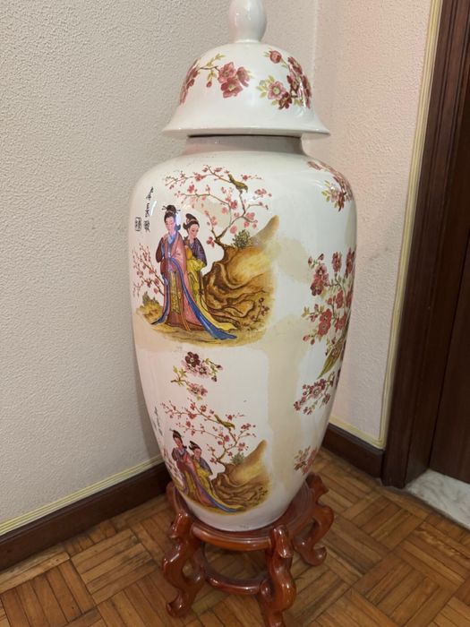 Jarrão em porcelana pintado à mão
