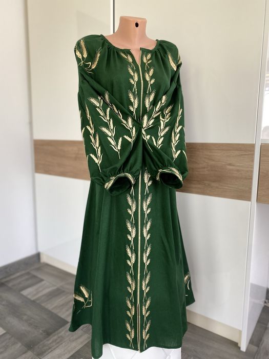 Вишиванка чоловіча, вишите плаття, вишиванка жіноча