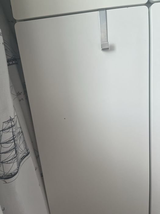 Biała szafa dziecięca