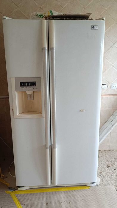 vendo fogão a gás, máquina de lavar loiça com secagem e frigorifico americano
