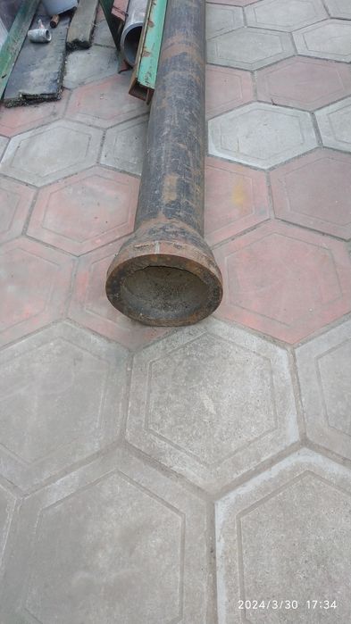 Трубы асбестовые и чугунная водопроводная