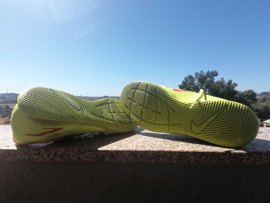 Sapatilhas futsal Adidas Sala e Nike Mercurial