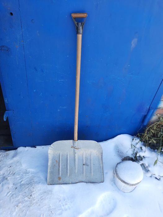 Лопата для снігу
