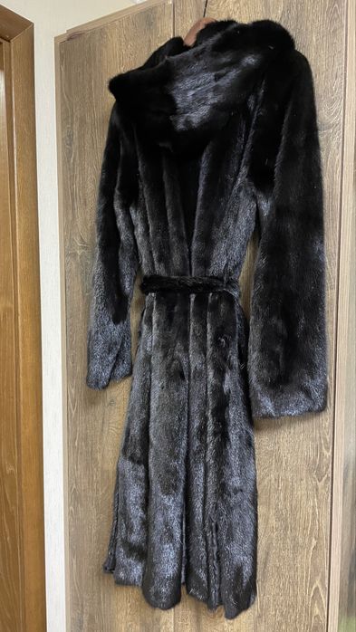 Норкова шуба з капюшоном