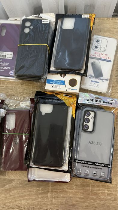 Продам 2 лота оптом чихлів і захисного скла чехлів 59 і скла 174. Торг