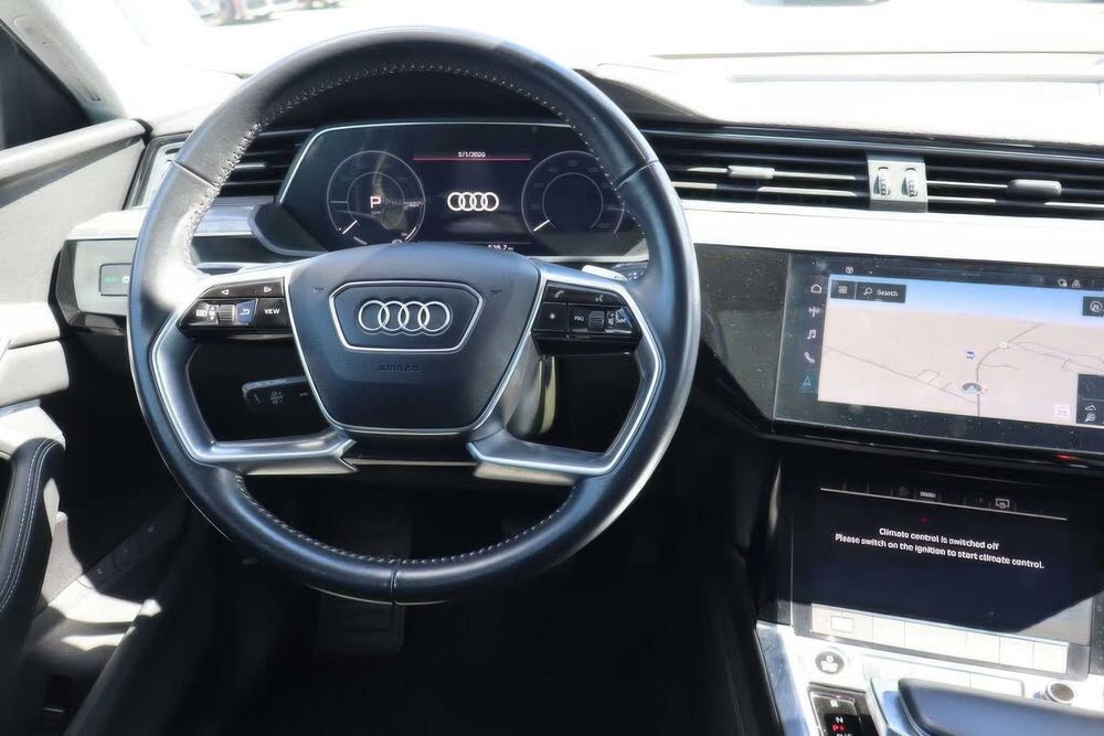 Audi E-Tron      2022