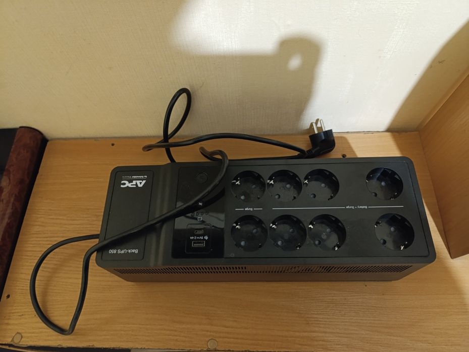 Джерело безперебійного APC BE850G2-RS 850 BA
