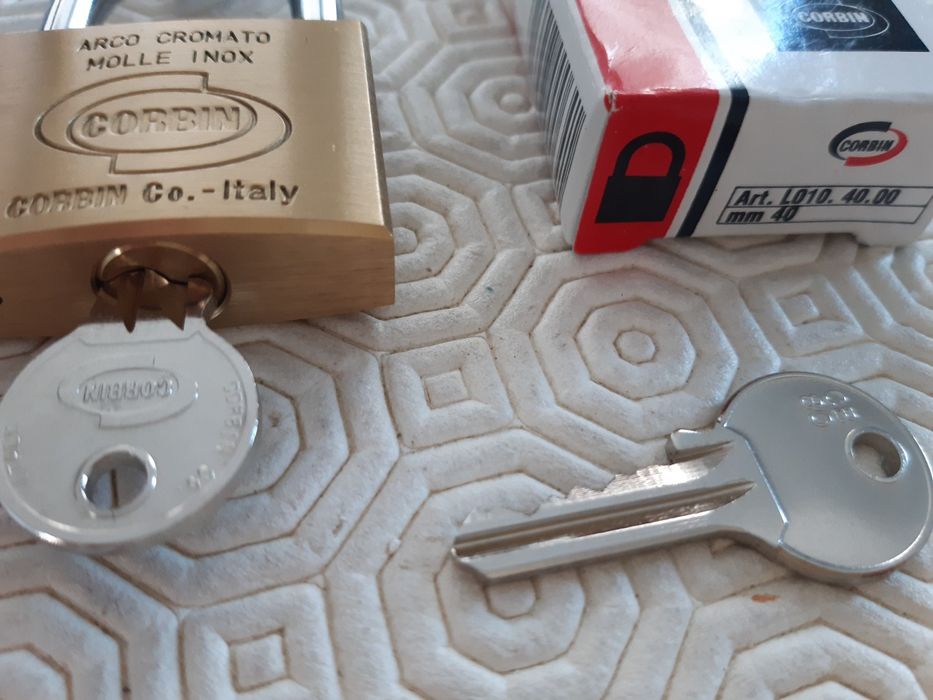 2 cadeados com correntes, novos