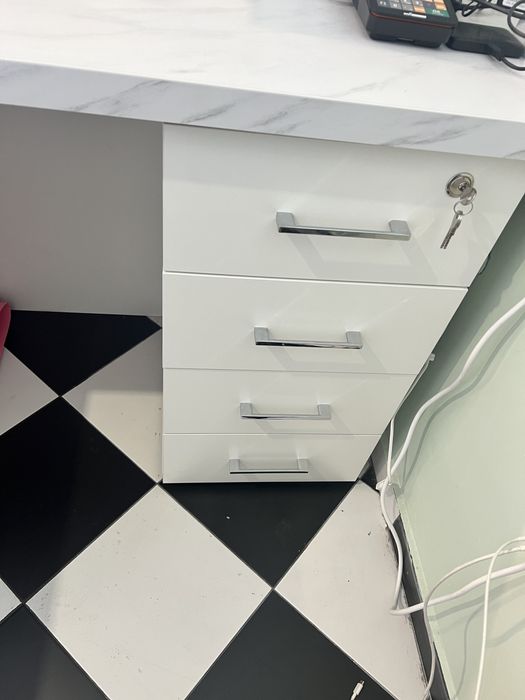 Lada sklepowa / recepcja