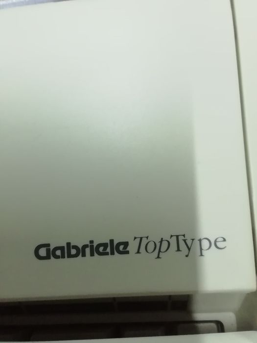 Máquina de escrever elétrica Triumph Adler, nova