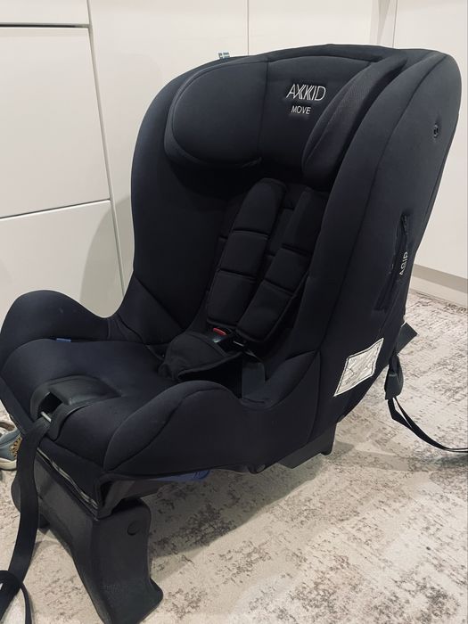Fotelik samochodowy Axkid Move Black 9-25Kg