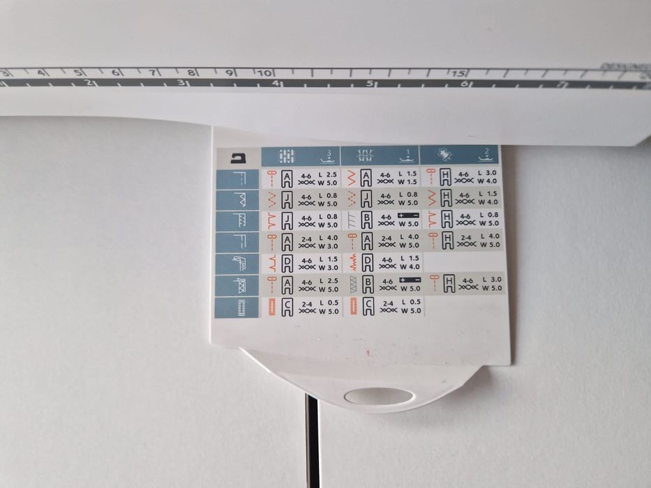 Maszyna do szycia Husqvarna Emerald 116