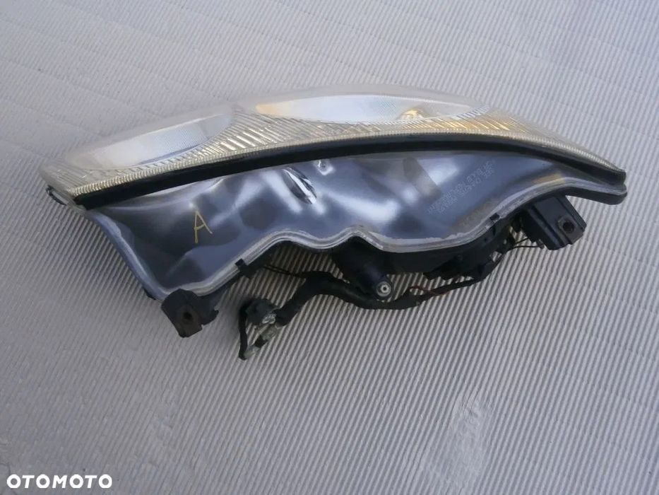 Lampa Reflektor Prawa Euro Chrysler 300m