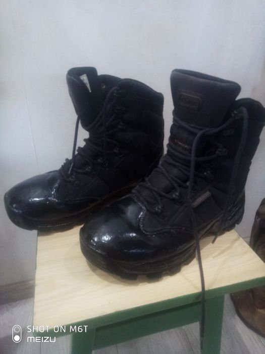 Продаются ботинки