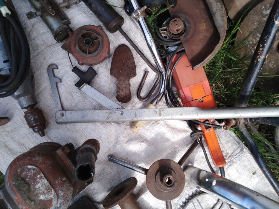 Продаю велосипеды, запчасти, мас. Насос, домкрат, ключи,дрель,пружины,