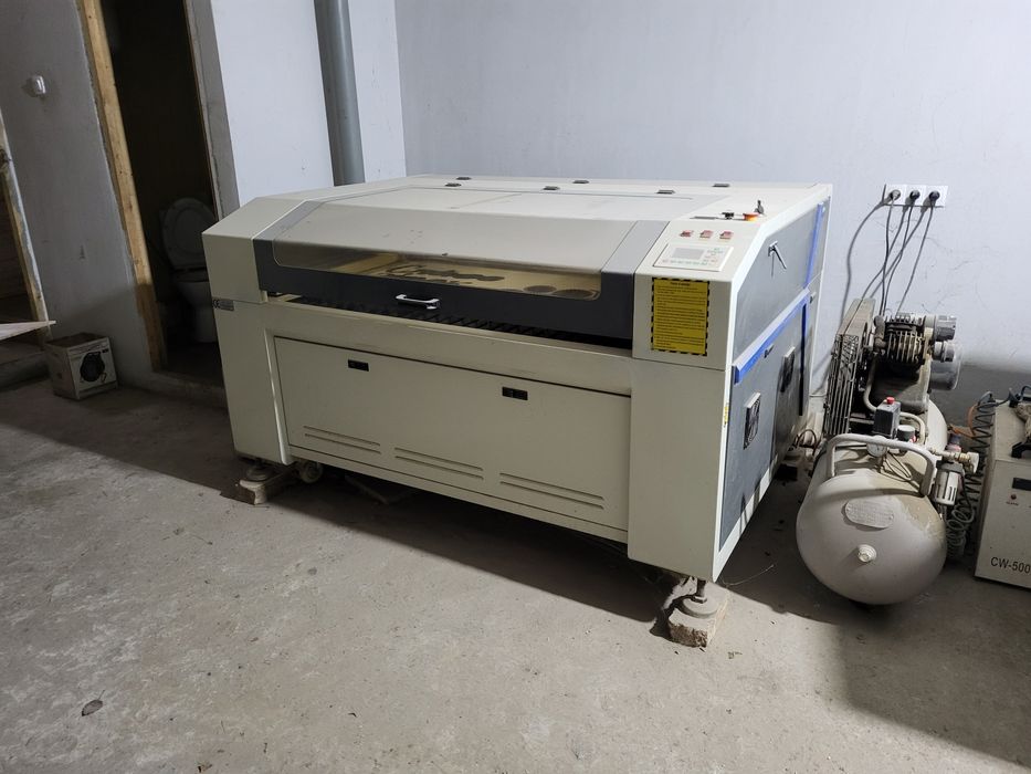 Лазерний станок СО2 ЧПУ