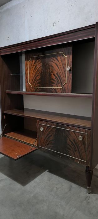 MÓVEL Aparador buffet de raiz de Nogueira Art Déco. madeira folheado.